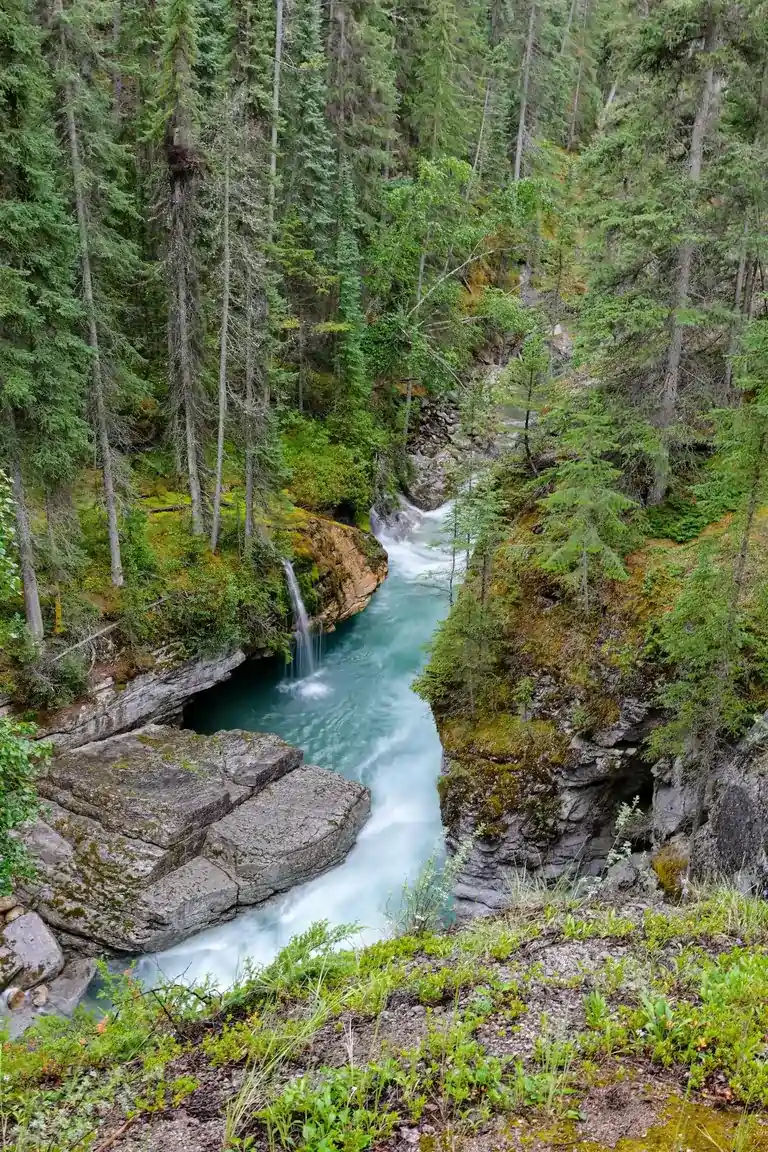 maligne canyon