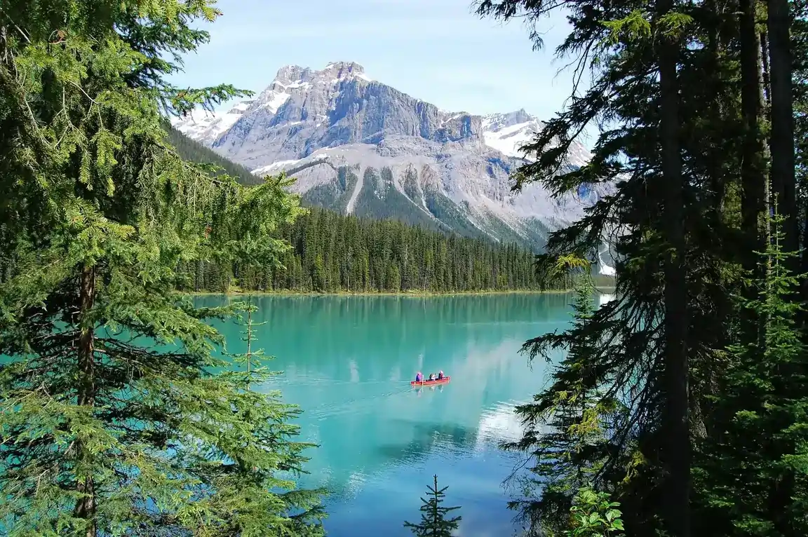 Emerald Lake canoeing